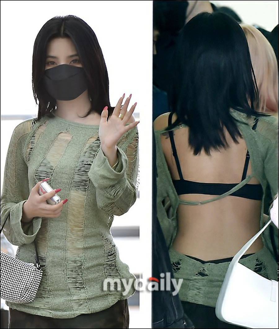  Soyeon trở thành đề tài bàn tán khi diện áo khoe lưng trần tại sân bay. (Ảnh: mydaily)