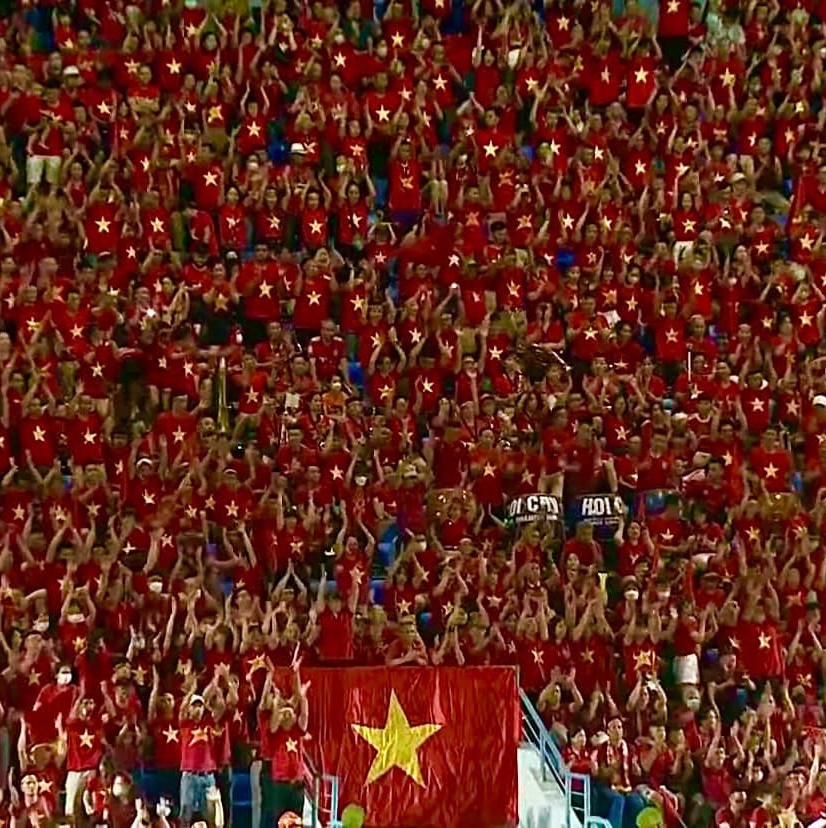  
Hàng vạn cổ động viên đã sẵn sàng cổ vũ cho đội tuyển bóng đá nữ Việt Nam. (Ảnh: Chụp màn hình VTV6)