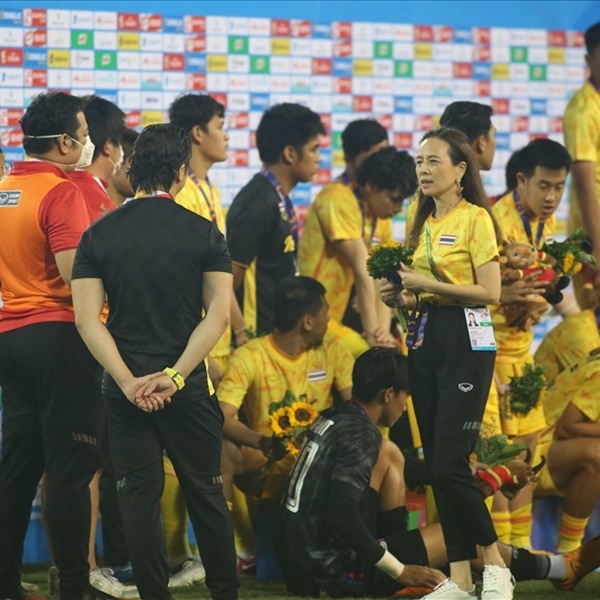  
Các cầu thủ của tuyển Thái cũng thể hiện sự buồn bã khi chỉ nhận được huy chương bạc. (Ảnh: Lao Động)
