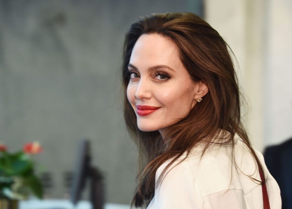  Dù đã phần nào đoán được tình hình sức khỏe nhưng Angelina Jolie lúc đó thật sự rất sốc. Ảnh: Pinterest