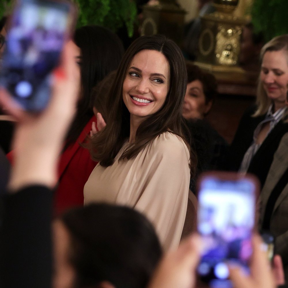 Angelina Jolie at the threshold of U50 Beautiful and radiant when she