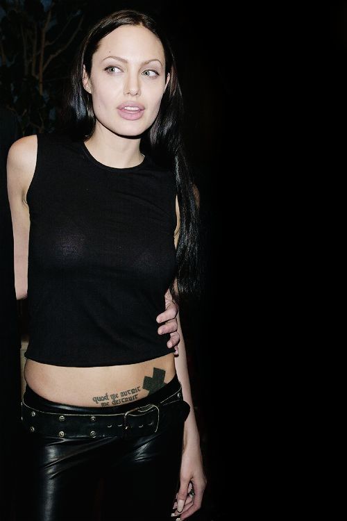  Angelina got an X tattoo to cover up her dragon tattoo. (Photo: Pinterest)