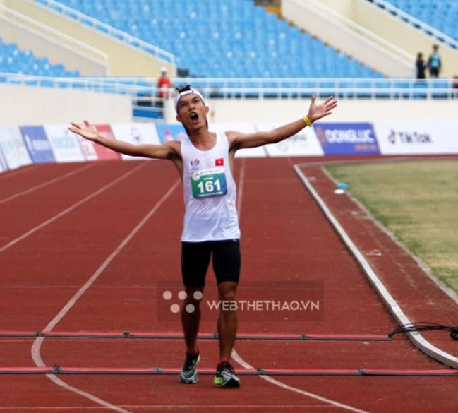  
Chiến thắng của Nguyễn Thành có ý nghĩa lịch sử khi Việt Nam có HCV marathon đầu tiên của nam.  (Ảnh: Sports Web)