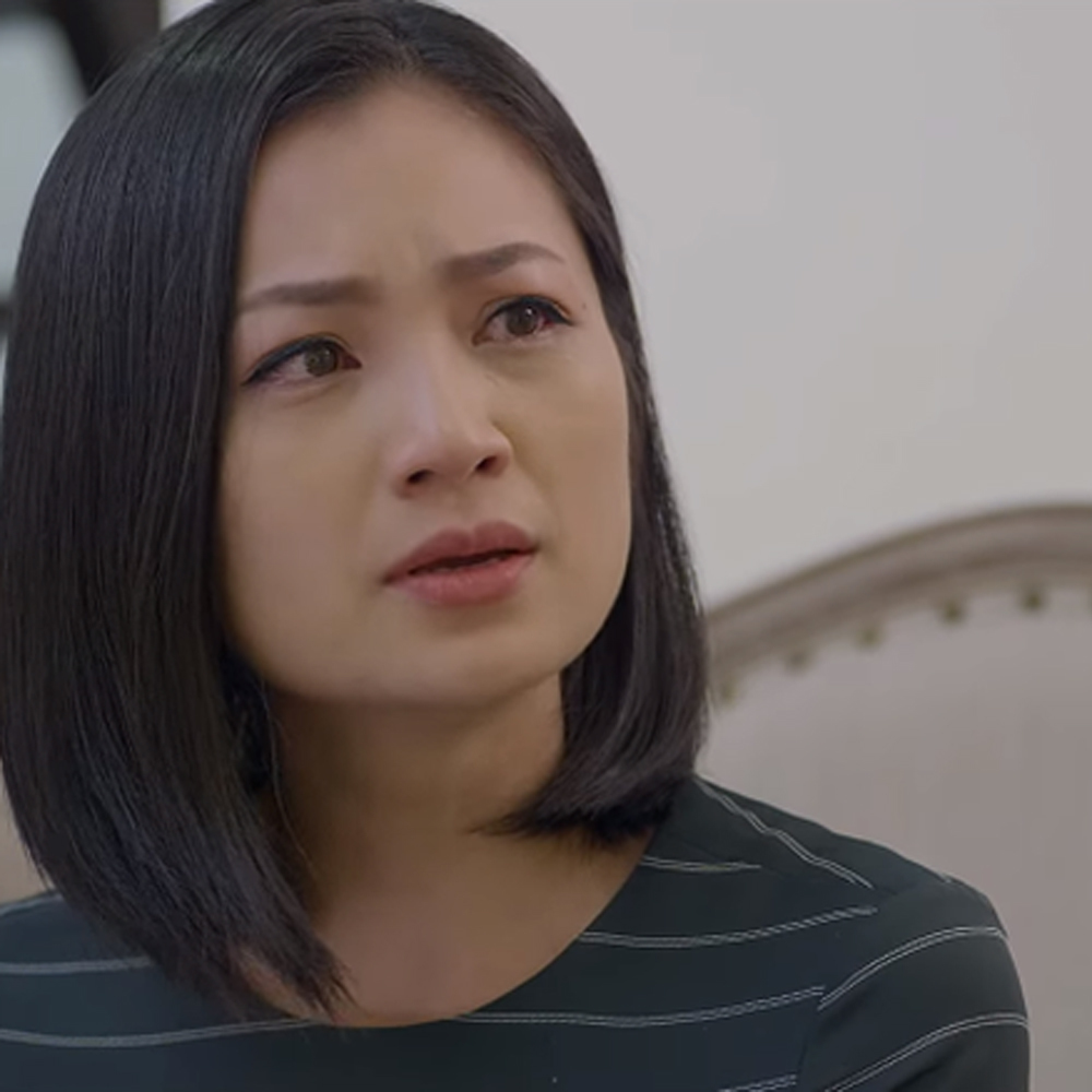 San vất vả với những hành động khó đoán từ mẹ của Dũng. (Ảnh: Tư liệu phim)