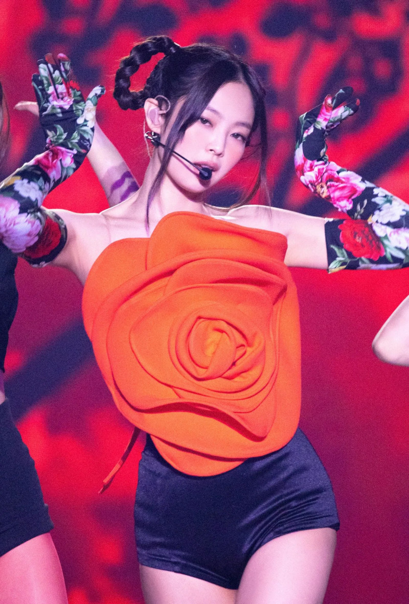 Jennie khẳng định dù thế nào thì bản thân vẫn là BLACKPINK. (Ảnh: Pinterest)