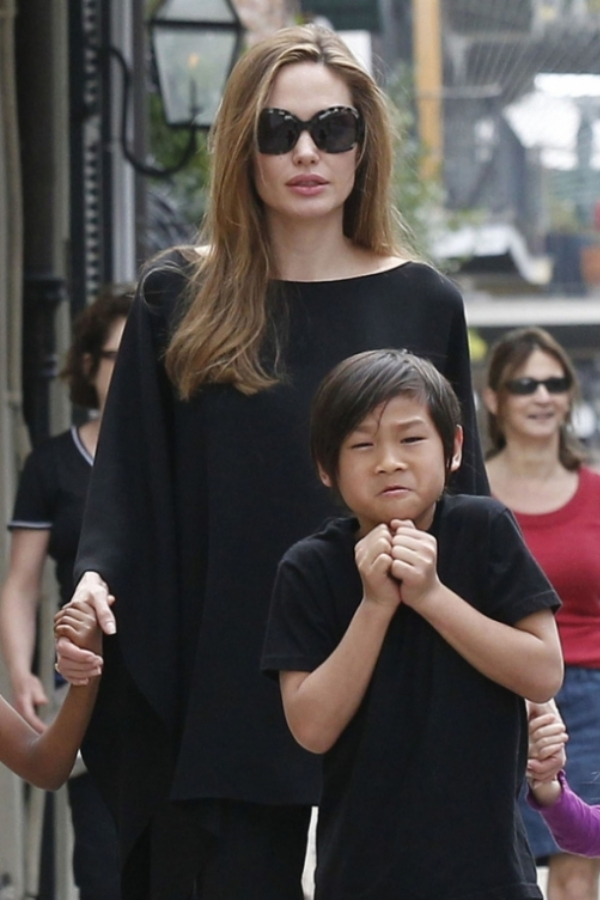 Trong số những người con của Angelina Jolie, Pax Thiên được nhận xét là nhút nhát và dè dặt. (Ảnh: Pinterest)