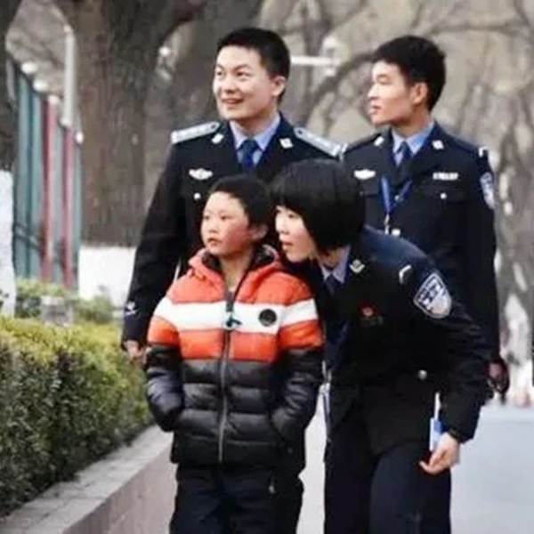    Tiểu Mãn vẫn có ước mơ trở thành cảnh sát. (Ảnh: Sohu)