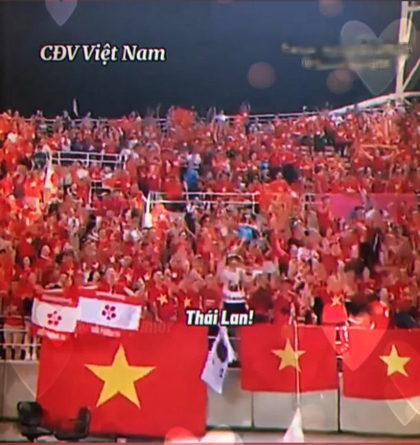 Tinh thần thể thao: Tình yêu thể thao là cầu nối giao lưu giữa các dân tộc. Các cổ động viên bóng đá Việt Nam và Thái Lan đã thể hiện một tinh thần thể thao tuyệt vời, cùng nhau cổ vũ và tôn vinh sự chuyên nghiệp trong trận đấu. Hình ảnh quốc kỳ Thái Lan sẽ đem lại cho bạn một bài học về tinh thần đoàn kết trong thể thao.