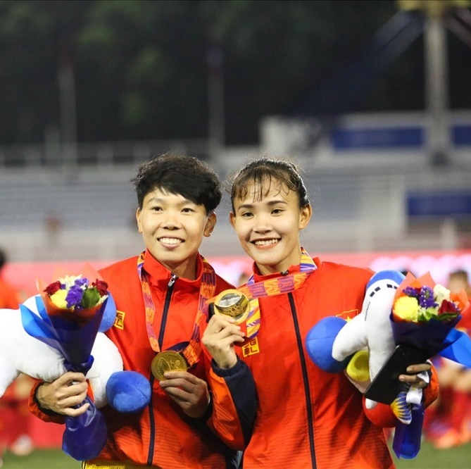  
Cô cùng đồng đội liên tiếp mang về những chiến thắng lịch sử cho bóng đá nữ Việt Nam. (Ảnh: Lao Động)