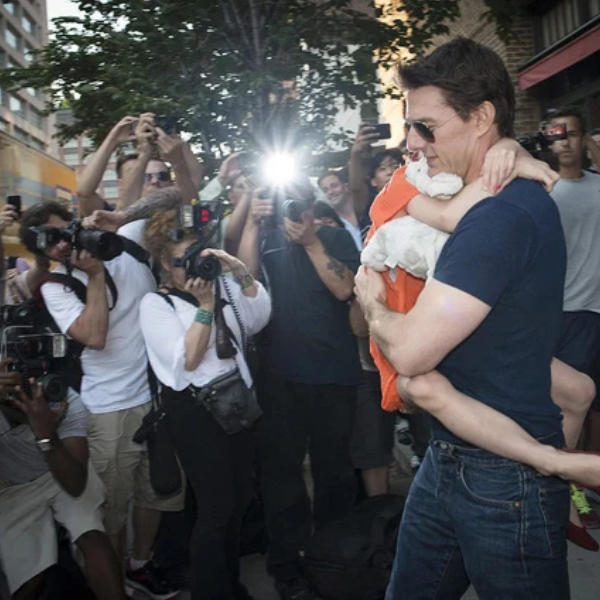  Hình ảnh cuối cùng Tom Cruise xuất hiện bên con gái trước công chúng. (Ảnh: Pinterest)