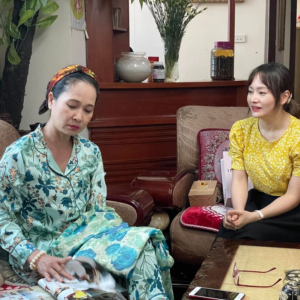 Trên phim cay độc nhưng bên ngoài bà có mối quan hệ tốt với con dâu. (Ảnh: FB Lan Hương Bông)