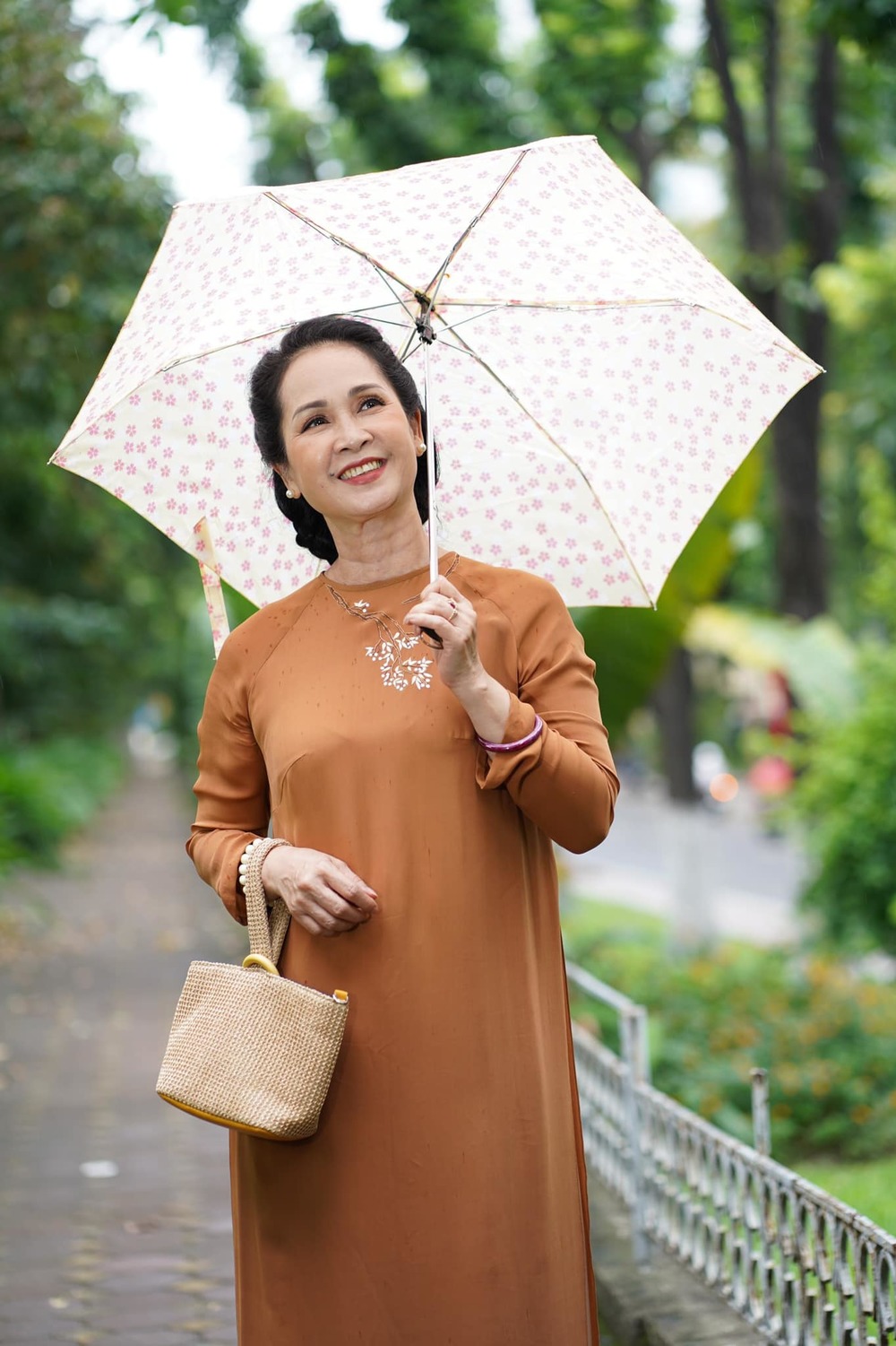 Hình ảnh dịu dàng ngoài đời của nữ nghệ sĩ. (Ảnh: FB Lan Hương Bông)