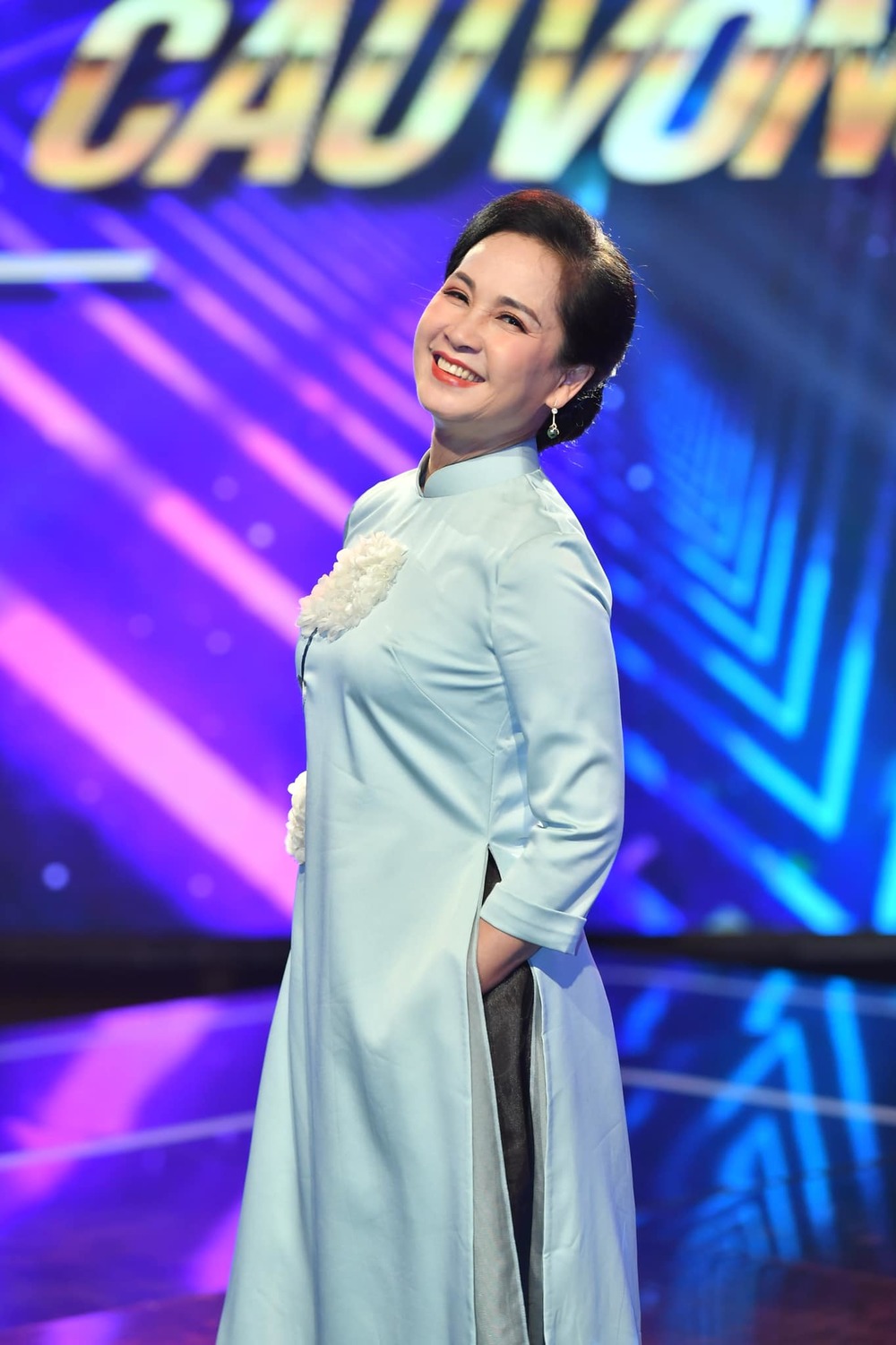 Bà luôn vui vẻ vì giờ vẫn còn đủ sức để hoạt động nghệ thuật. (Ảnh: FB Lan Hương Bông)