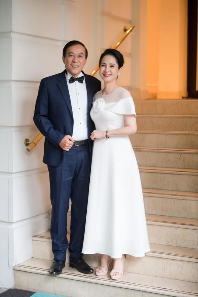 Nữ nghệ sĩ có cuộc sống hôn nhân hạnh phúc cùng ông xã cũng làm cùng ngành. (Ảnh: FB Lan Hương Bông)