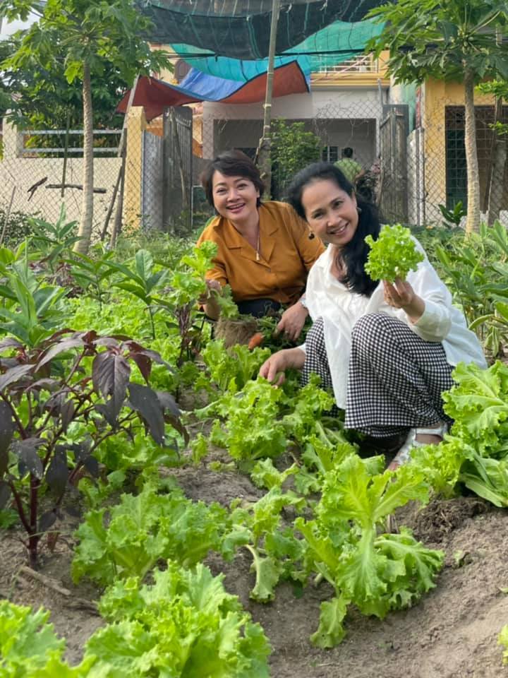 Bà thường chia sẻ những hình ảnh hết sức đời thường lên mạng xã hội. (Ảnh: FB Lan Hương Bông)