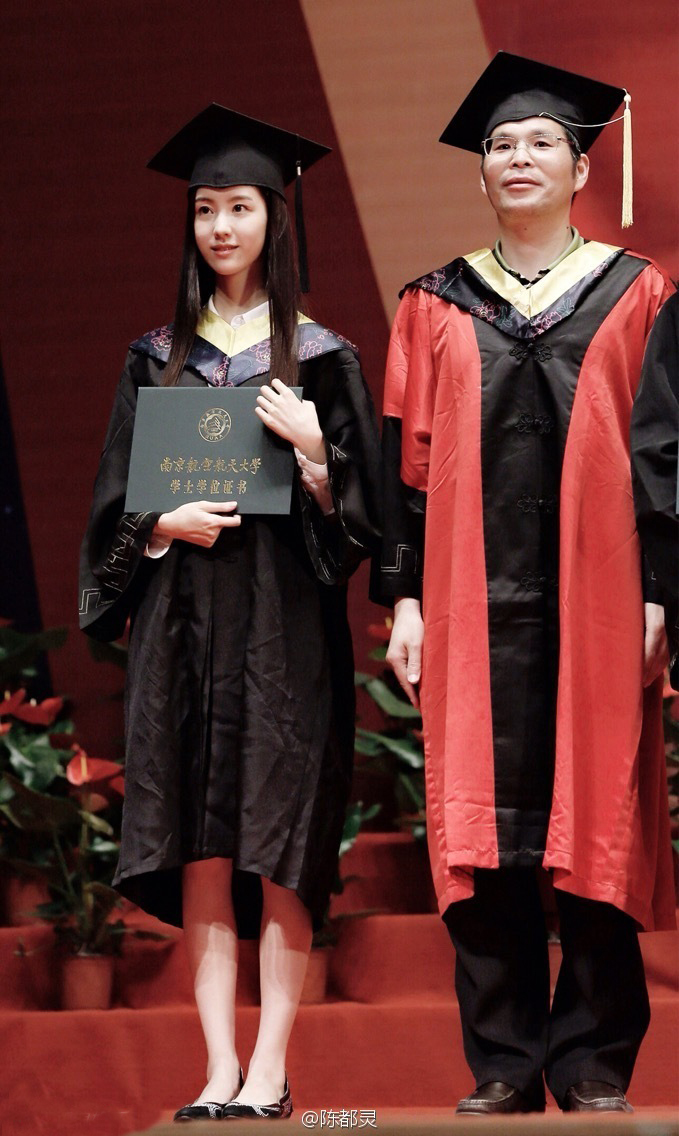 
Nữ diễn viên trong ngày tốt nghiệp Đại học. (Ảnh: Baidu)