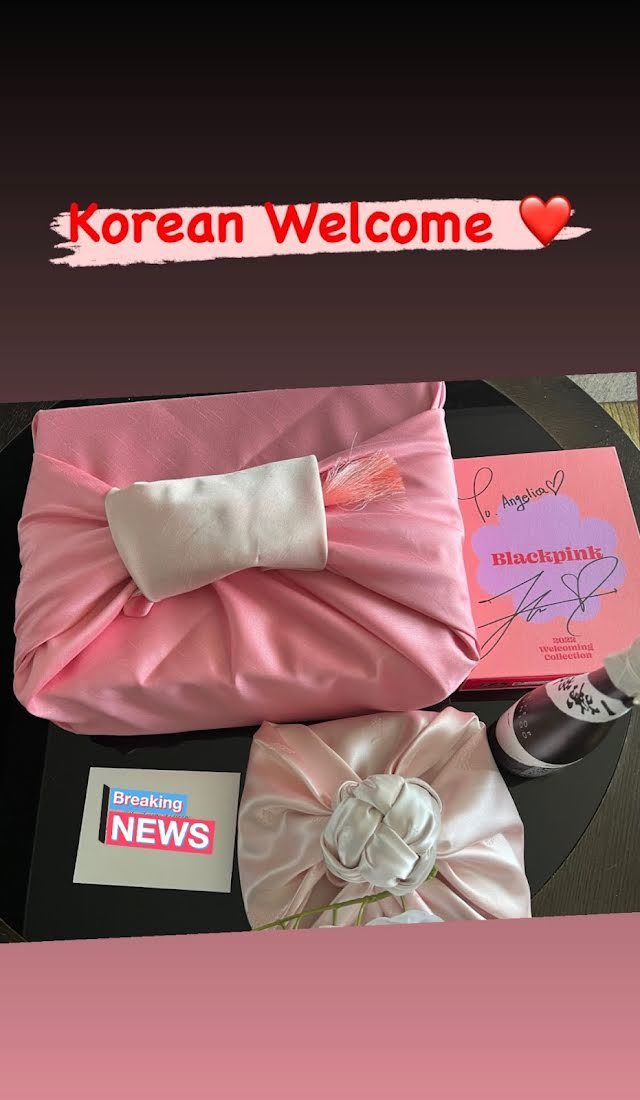  Jisoo chu đáo gửi quà mang đậm chất Hàn Quốc đến các nhân viên cấp cao của Dior khi bay đến quê hương dự sự kiện. (Ảnh: Twitter @blackpink88_xo)