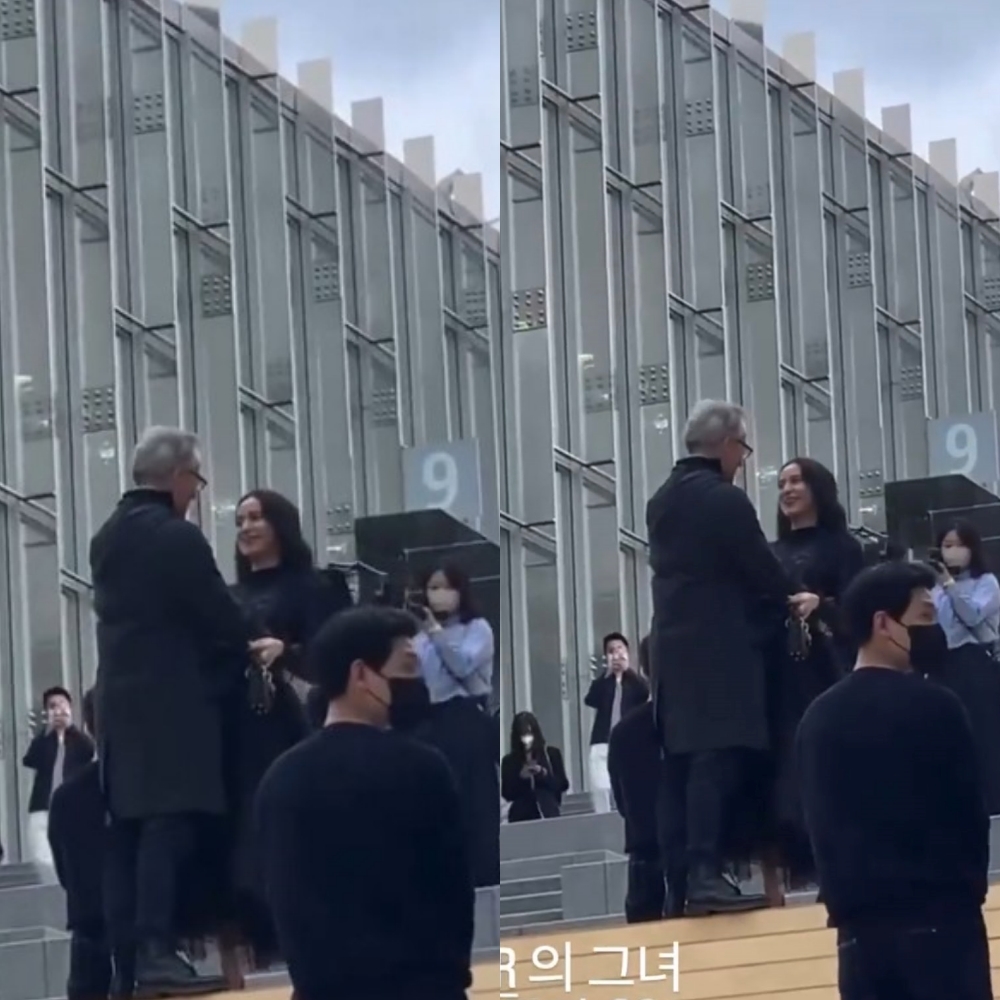 Jisoo được Giám đốc truyền thông và hình ảnh của Dior ôm chào và đón tiếp nồng nhiệt. (Ảnh: Twitter @JisChiChu)