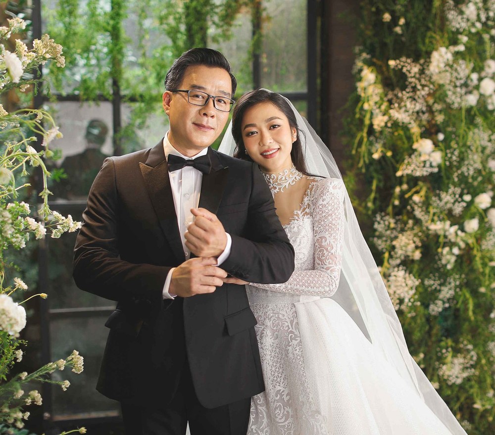  
Nam doanh nhân đã có vợ và ly hôn trước đó. (Ảnh: FB Hà Thanh Xuân) - Tin sao Viet - Tin tuc sao Viet - Scandal sao Viet - Tin tuc cua Sao - Tin cua Sao