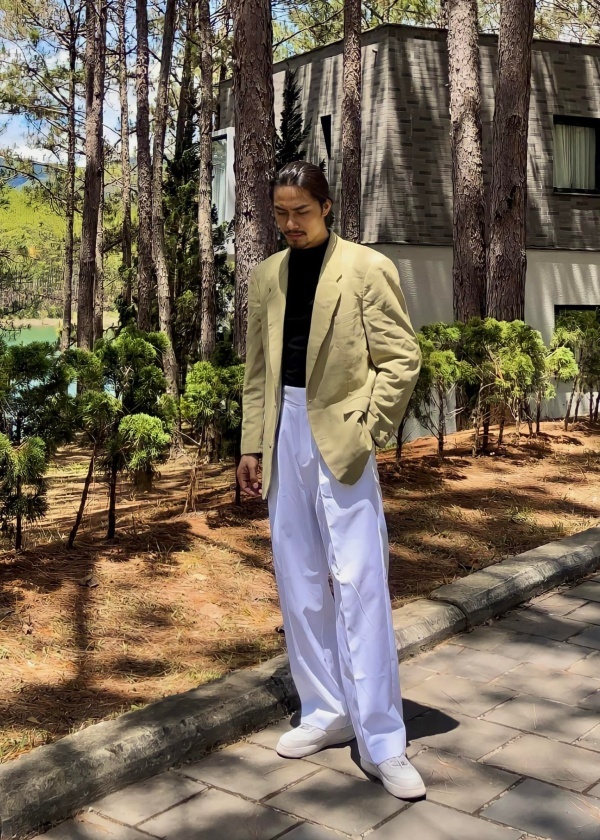    Anh có gu thời trang được đánh giá cao. (Ảnh: FB Doãn Chí Kiên)