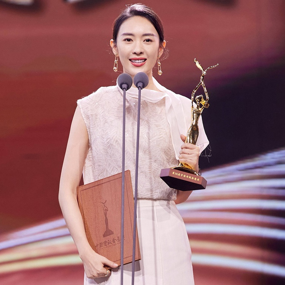  
Tác phẩm Đại Giang Đại Hà đã giúp cô đoạt Thị hậu Kim Ưng 2020. (Ảnh: Weibo)