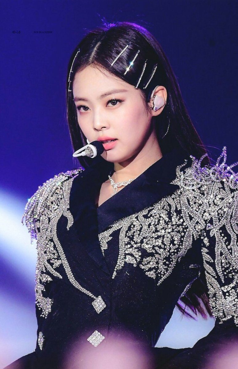 Kẹp tăm nhờ Jennie mà trở thành trào lưu. (Ảnh: Pinterest)