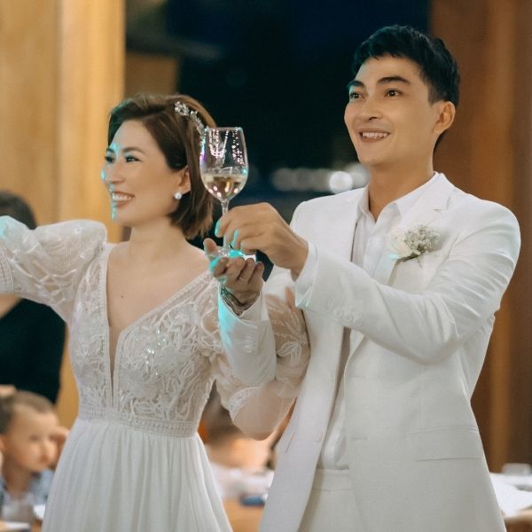  
Nam diễn viên bị hấp dẫn bởi bà xã là người phụ nữ thông minh, xinh đẹp. (Ảnh: FBNV) - Tin sao Viet - Tin tuc sao Viet - Scandal sao Viet - Tin tuc cua Sao - Tin cua Sao