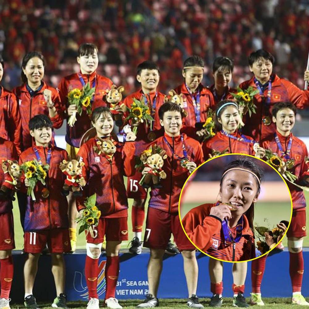  
Các cô gái vui mừng khi nhận huy chương vàng SEA Games 31. (Ảnh: VTC News)