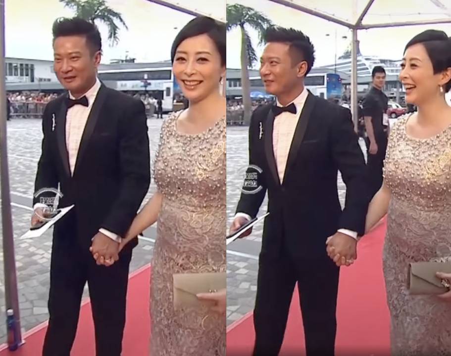  
Thang Doanh Doanh cười rạng rỡ khi ông xã nắm tay trên thảm đỏ. (Ảnh: Weibo)