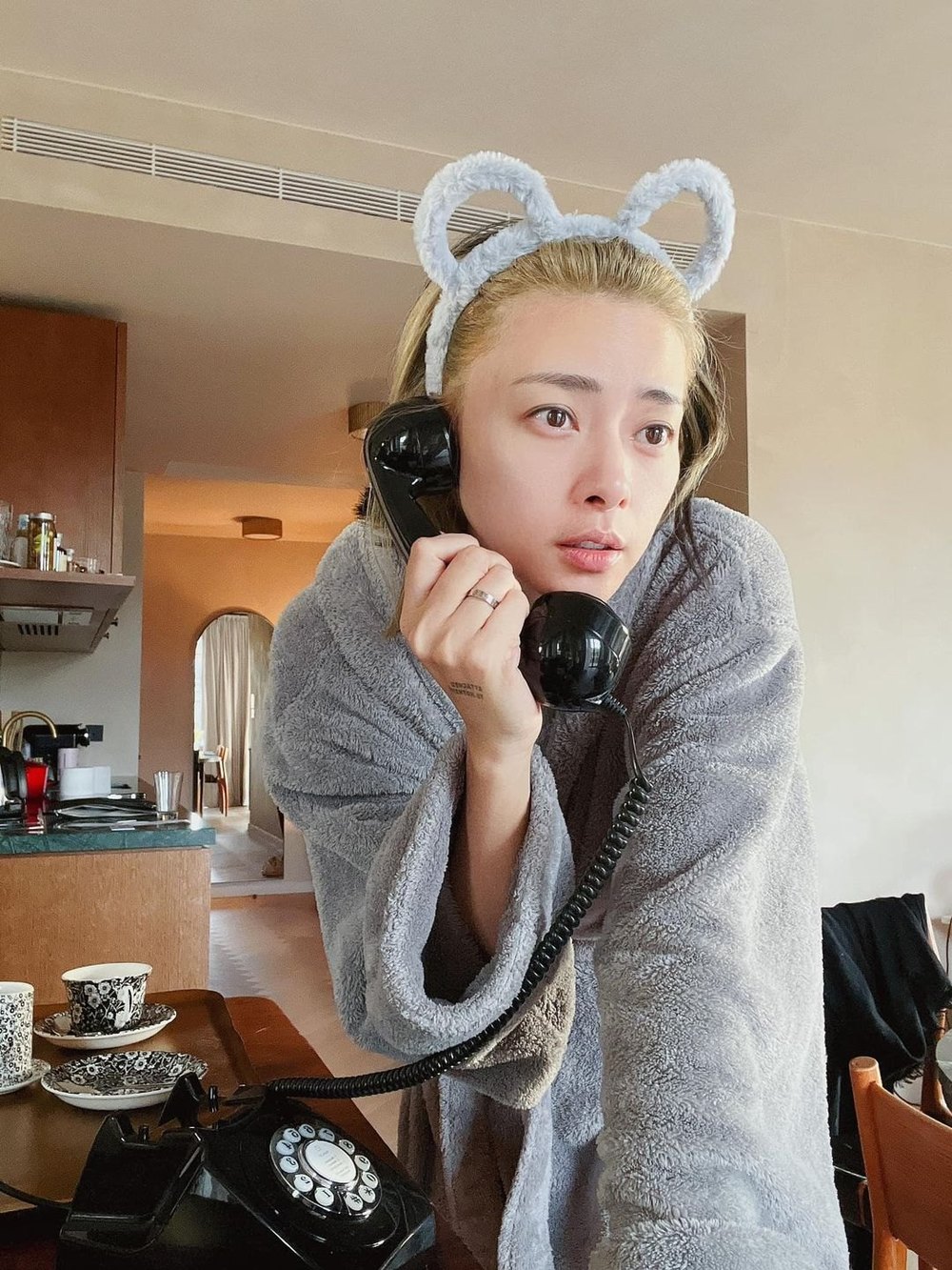    Ngô Thanh Vân cũng không ngại đăng tải những khung ảnh để mặt mộc, lộ biểu cảm ngơ ngác. (Ảnh: FB Ngô Thanh Vân)