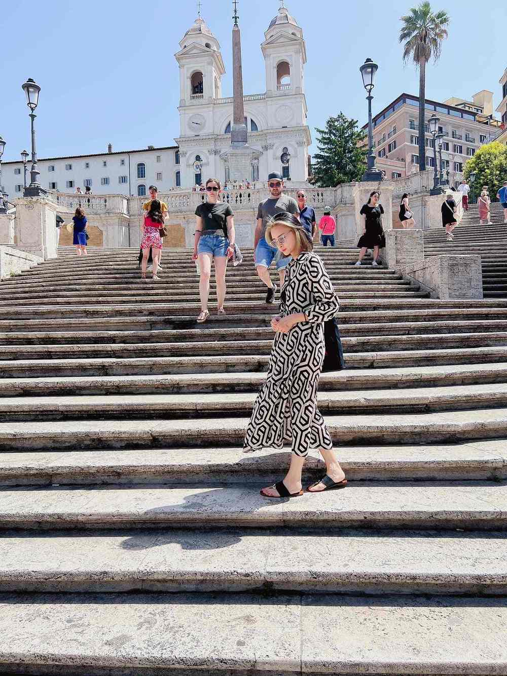    Cô chuộng thời trang thoải mái cho những chuyến du lịch nước ngoài. (Ảnh: FB Ngô Thanh Vân)