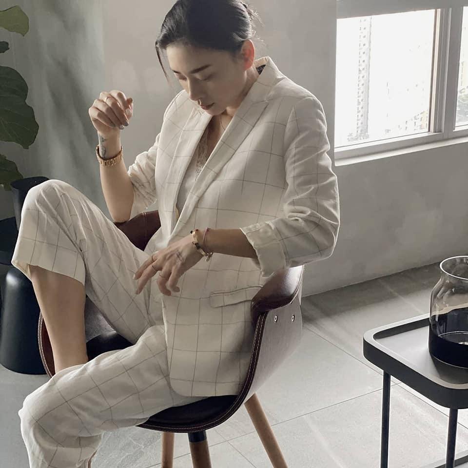    Vẻ ngoài cool ngầu thậm chí còn trở thành "đặc điểm nhận dạng" của nữ diễn viên. (Ảnh: FB Ngô Thanh Vân)