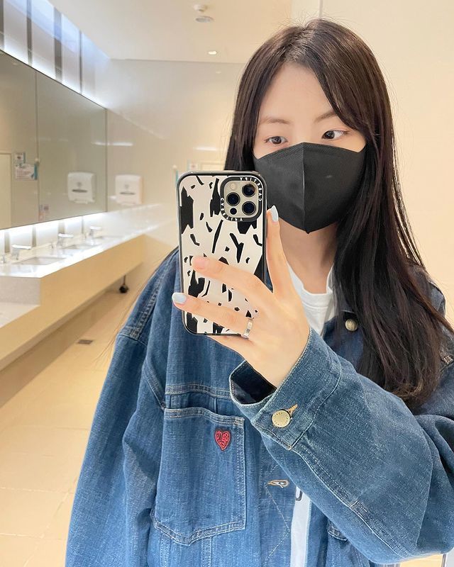 Giống như em gái, Jiyoon có sở thích chụp ảnh trước gương. (Ảnh: Instagram jiyyoon_s2)