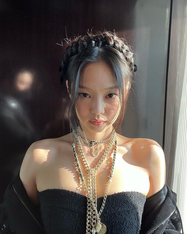 Đôi vai của Jennie thực sự là cực phẩm trong giới K-pop. (Ảnh: Instagram jennierubyjane)
