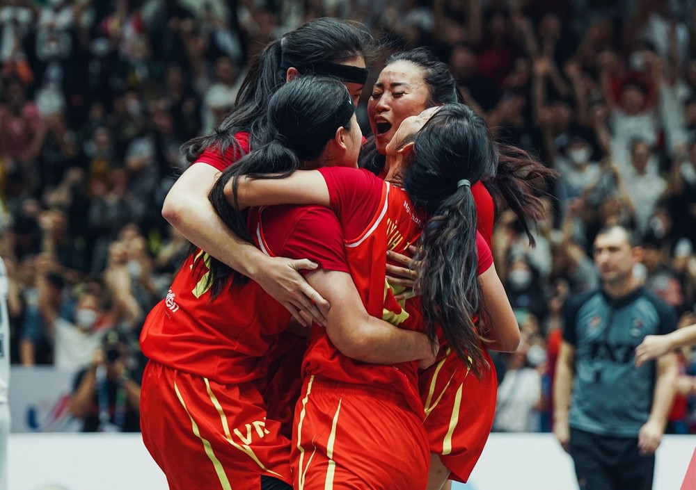   
Đội tuyển bóng rổ nữ Việt Nam đã có chiến thắng trong ngày mở màn bóng rổ SEA Game 31. (Ảnh: VBF)