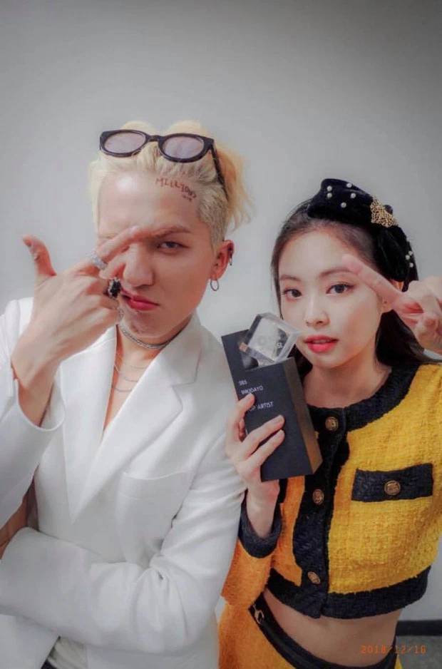 Mino thân thiết với Jennie từ lúc mới hoạt động cho đến nay. (Ảnh: Naver)