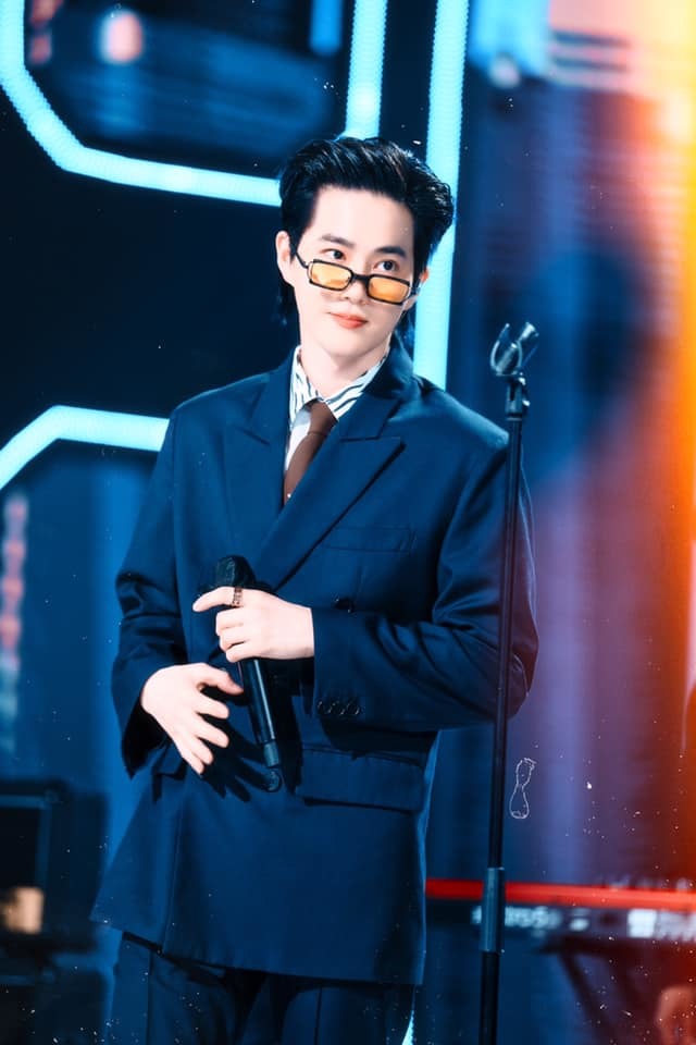 Suho chắc hẳn là một CEO tốt. (Ảnh: Pinterest)