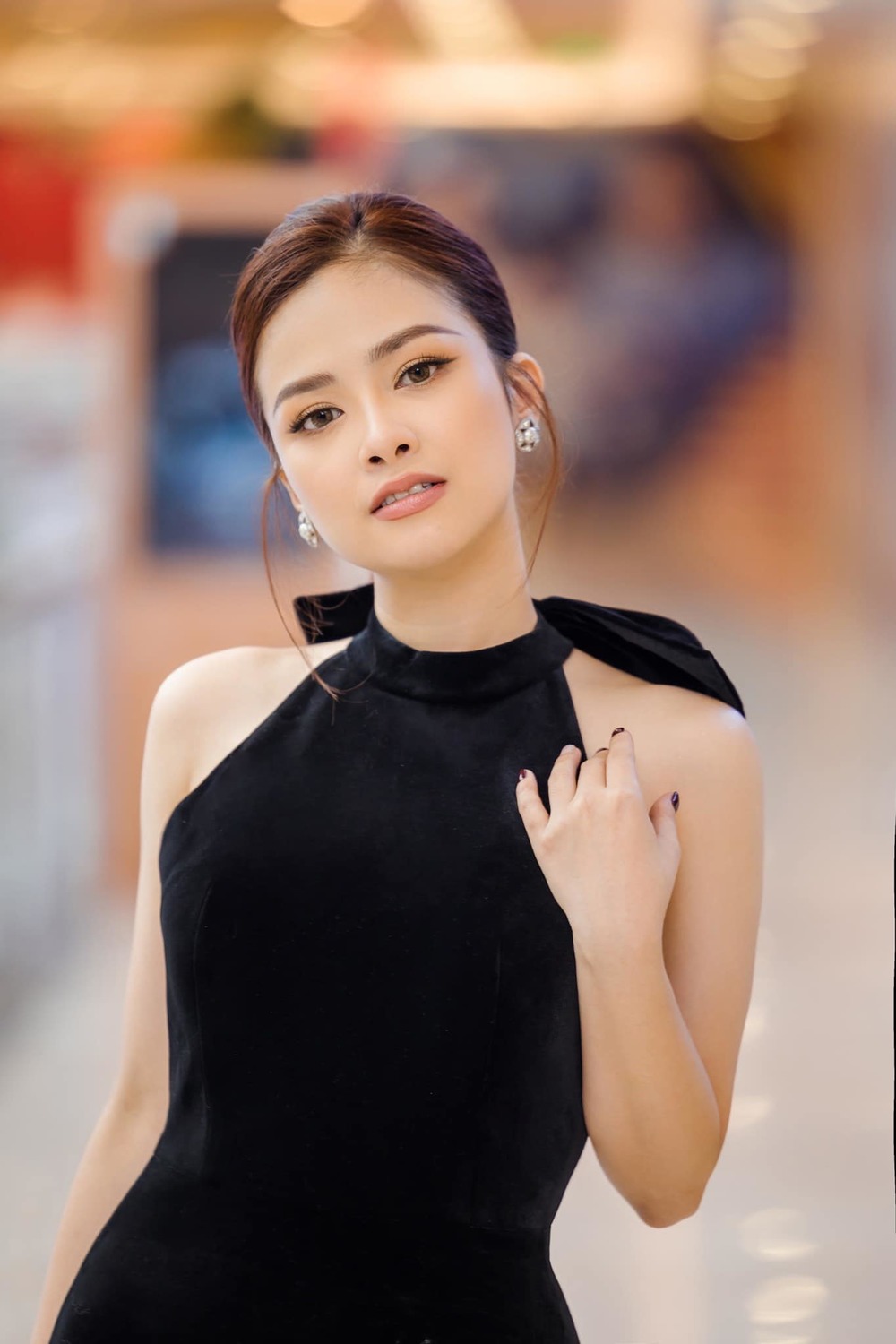  
Dương Hoàng Yến thăng hạng nhan sắc qua thời gian. (Ảnh: FB Dương Hoàng Yến)