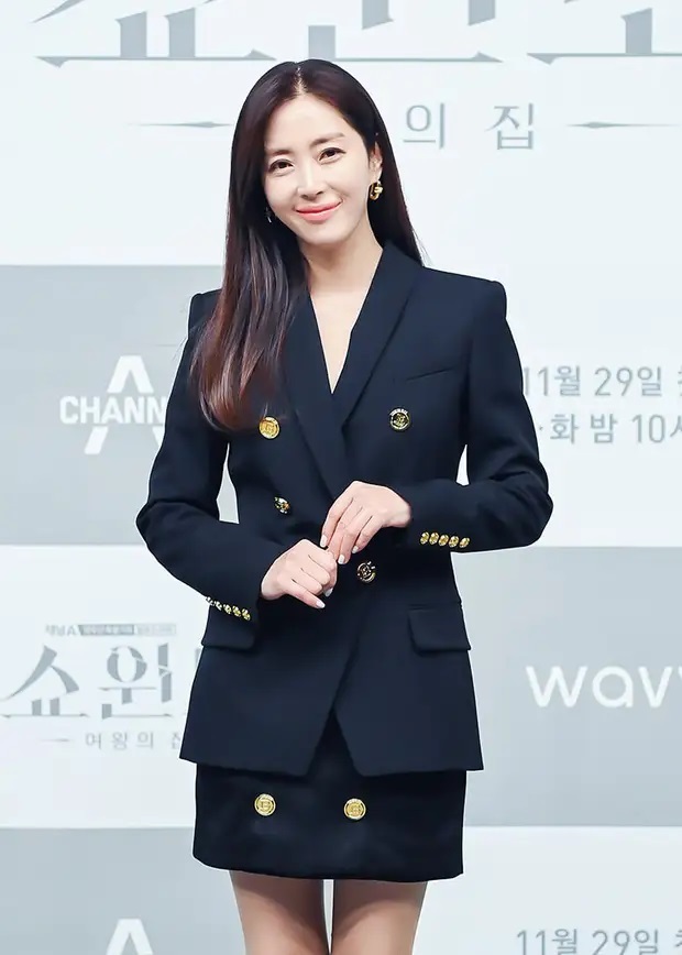 
Song Yoon Ah chính là cái tên mà đạo diễn Nàng Dae Jang Geum nghĩ đến đầu tiên khi tiếp cận với kịch bản nhưng nữ minh tinh lại lắc đầu từ chối tham gia. (Ảnh: Naver)