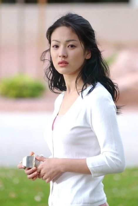 
Thời điểm đó, tên tuổi của Song Hye Kyo vẫn khá mờ nhạt nên người hâm mộ tiếc nuối cho lần bỏ lỡ này của nữ diễn viên. (Ảnh: Naver)