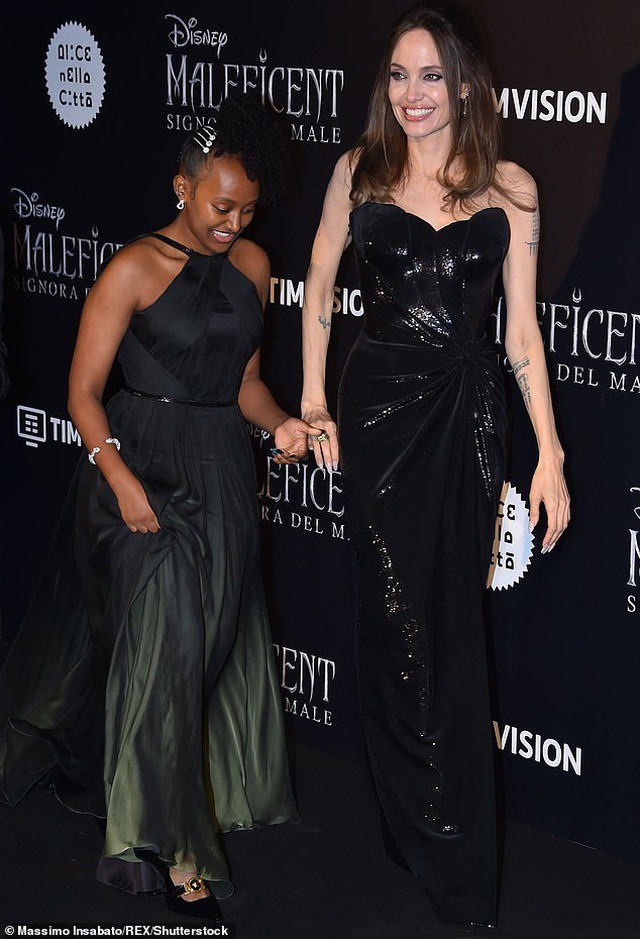  Angelina Jolie always prepares luxurious outfits for her adopted daughter. (Photo: Us Weekly)