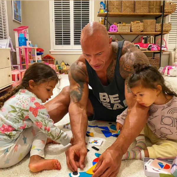  
No matter how busy he is, the actor still spends time with his children.  (Photo: Pinterest)