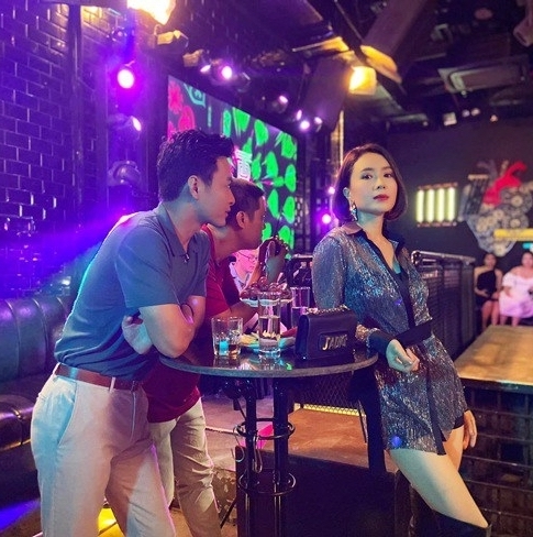 Hồng Diễm cũng chẳng câu kém. (Ảnh: VTV)