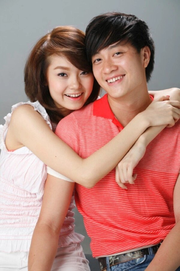  
Minh Hằng - Lương Mạnh Hải có duyên đóng cặp với nhau và làm con của diễn viên Tùng Yuki trên phim. (Ảnh: Vietnamnet)