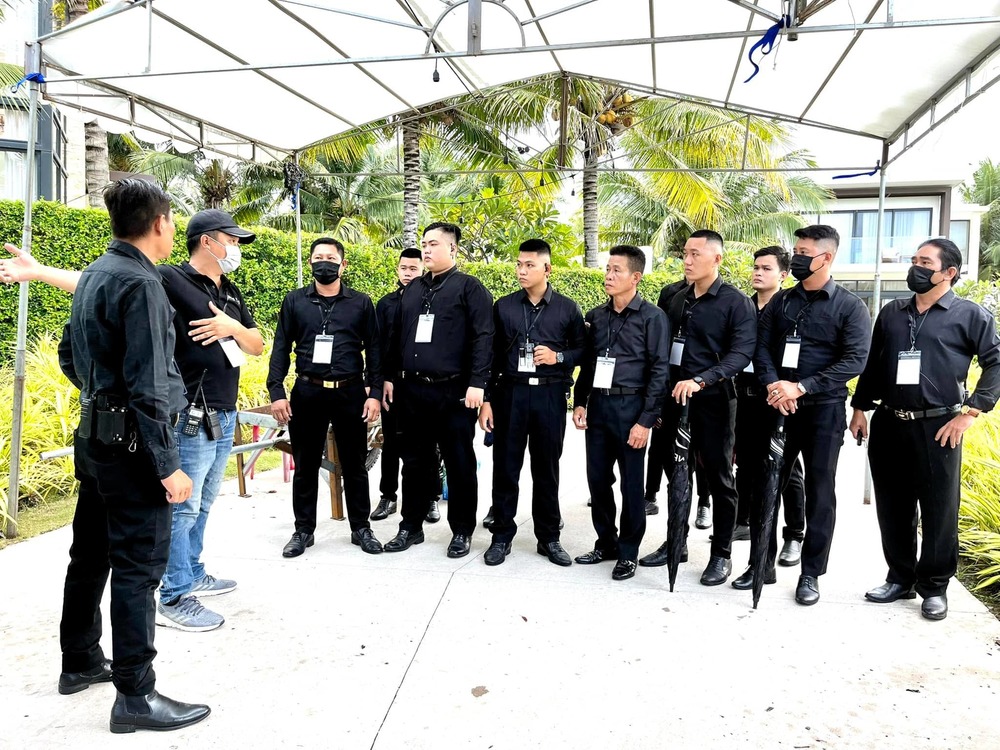  
Dàn vệ sĩ trong đám cưới của Minh Hằng. (Ảnh: FB Nguyễn Văn Tùng)