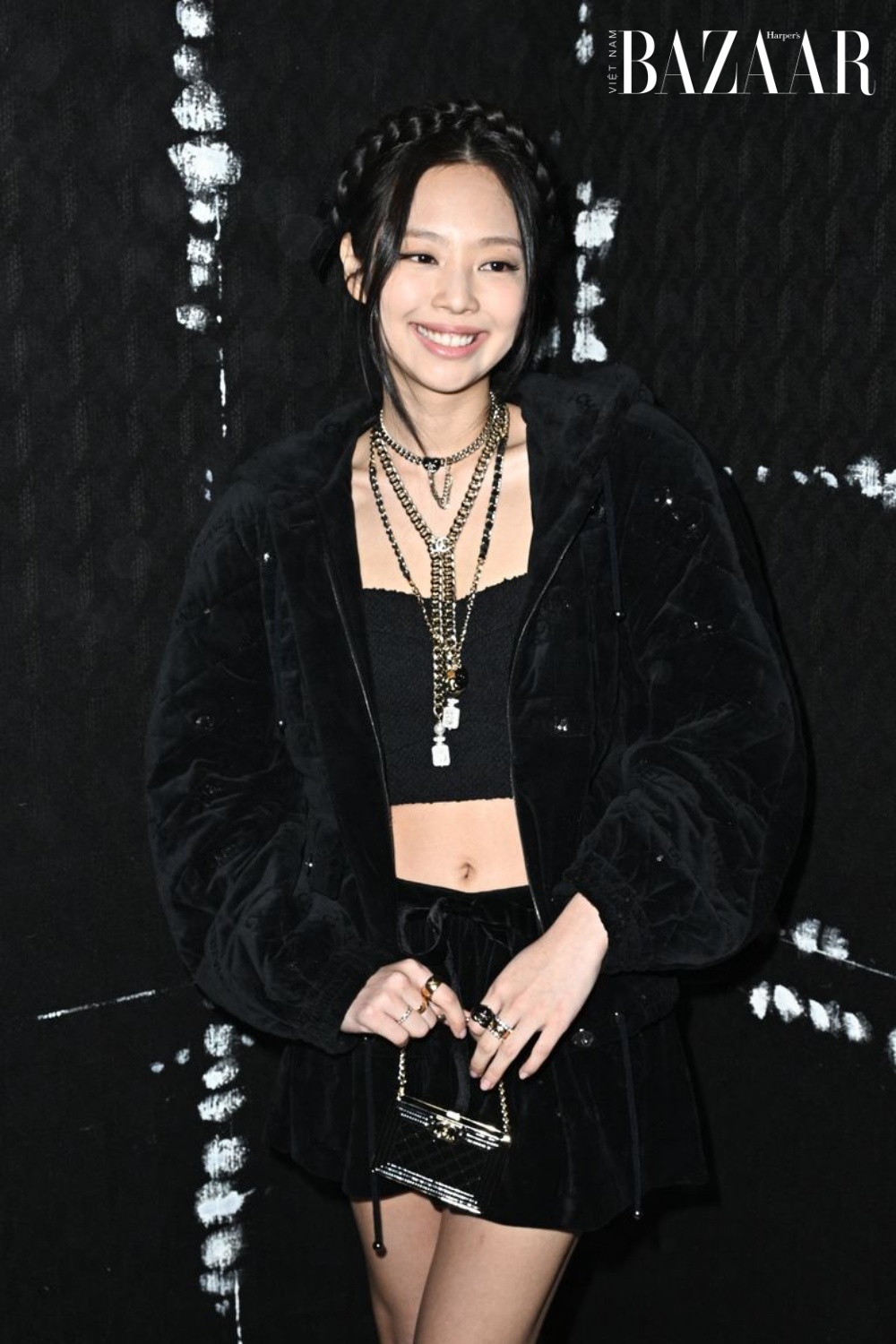    Phong thái sang chảnh, quý phái của Jennie. (Ảnh: Harper's Bazaar)