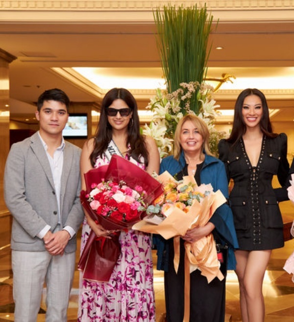  
Miss Universe 2021 vừa đáp chuyến bay đến Việt Nam vào tối qua. (Ảnh: Miss Universe Vietnam)