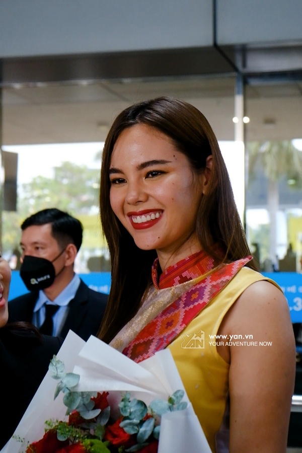  
Cô rạng rỡ trong sự chào đón nồng nhiệt của fan sắc đẹp Việt. (Ảnh: Team Ân Nguyễn)