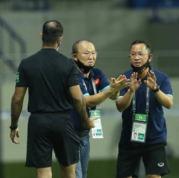  
HLV Park Hang Seo từng khiếu nại với trọng tài về một tình huống trong trận Việt Nam thắng Indonesia 4-0. (Ảnh: Lâm Thỏa)