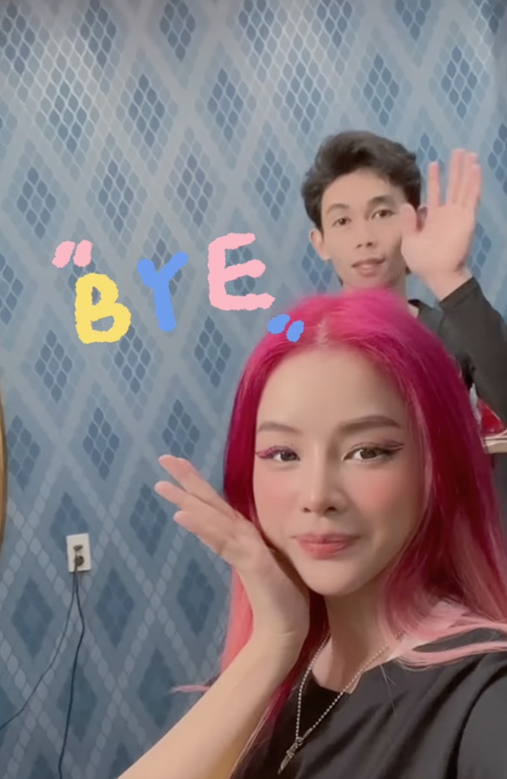    Anh luôn dành những điều ngọt ngào cho cô nàng. (Ảnh: Chụp màn hình FB DJ Mie)